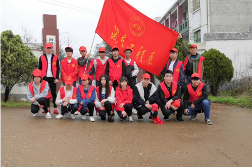 汽车工程系青年志愿者前往雨母山敬老院送温暖